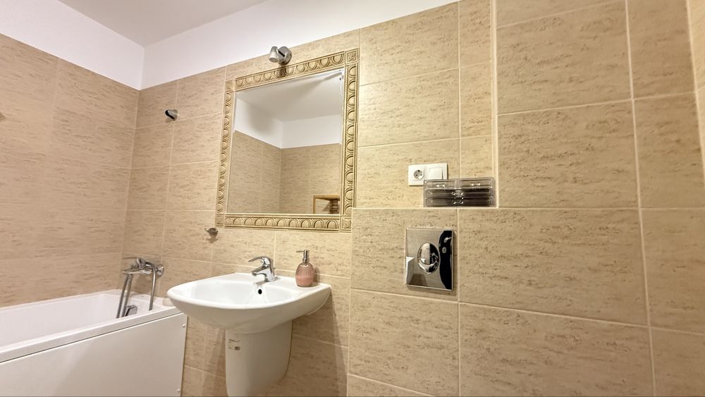 Inchiriez garsoniera cu parcare langa Coresi mall