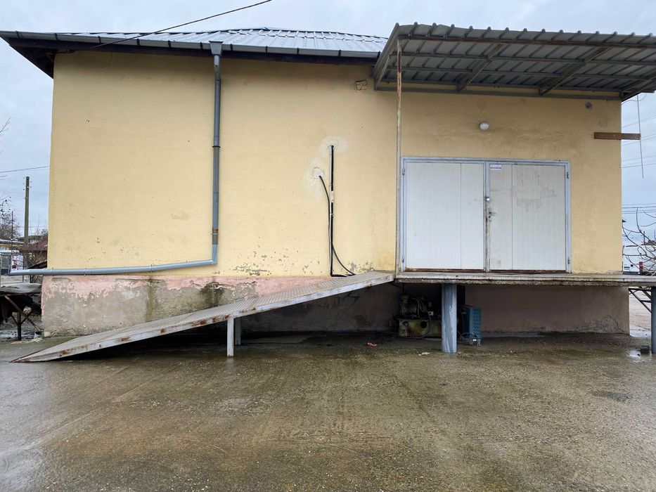 Дава се под наем Склад в Харманли - 800 кв.м за 765 € - Снимка #1