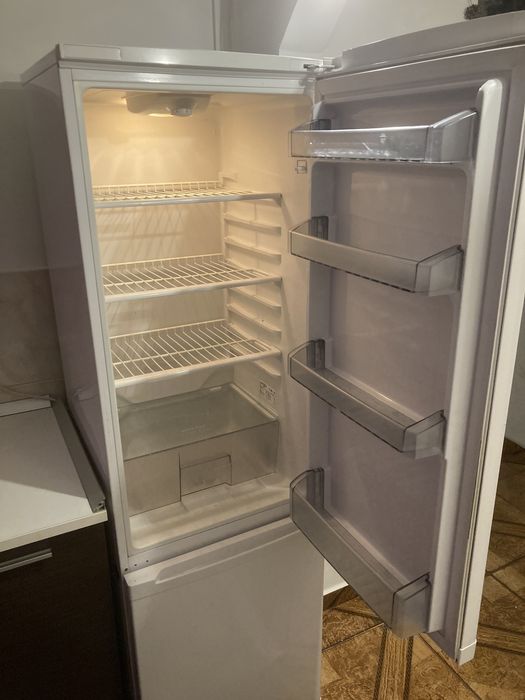 Frigider 200lei NU PORNESTE combina frigirifica 200lei