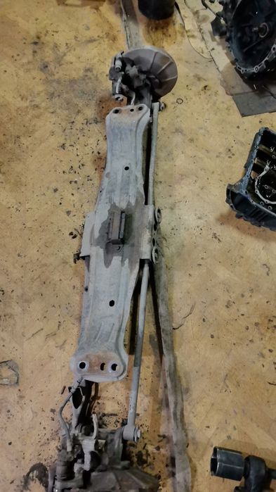 Мазда 626 Кронос, задняя балка.