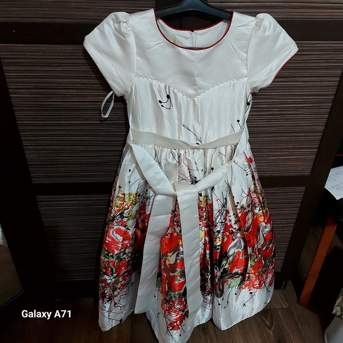 Детской платье продаю