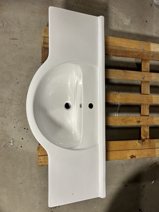 Chiuvete de baie suspendate / 1200x395 / 600x395