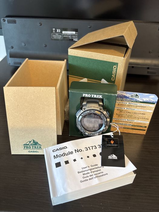 Ceas CASIO  solar term alti busola