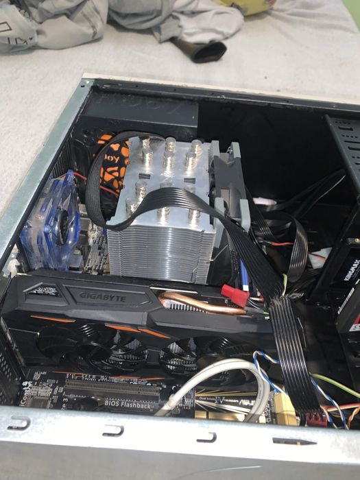 Vand pc gaming -AMD A10-7850K, 16gb ram,SSD+HDD