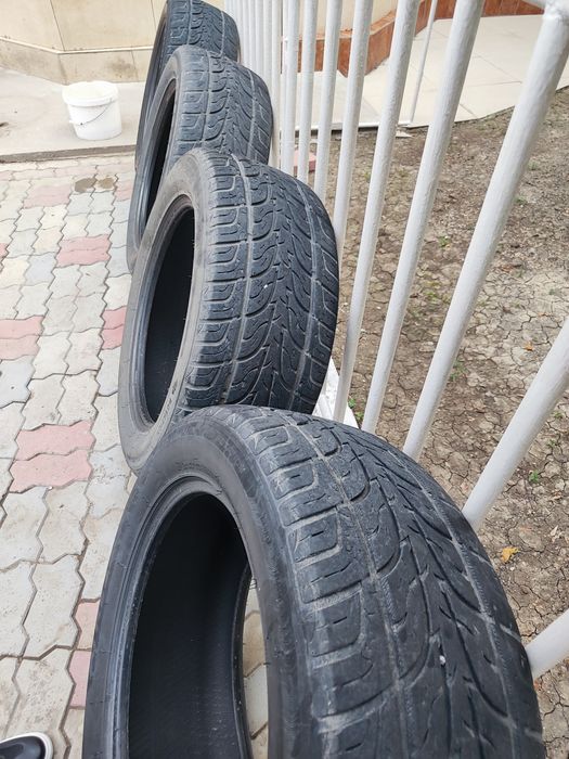 Продам автошины для Тойоты 200