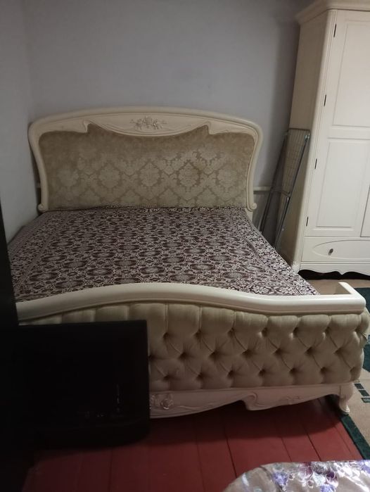 Спальня кровать ..