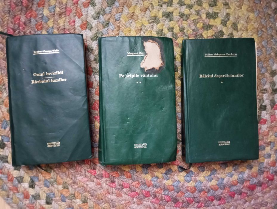 carte Razboiul lumilor si Omul invizibil