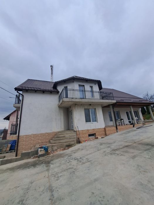 Oferim servicii complete de montaj acoperișuri pentru case noi sau renovări totale, începând cu consultanță gratuită și evaluare detaliată la fața loc