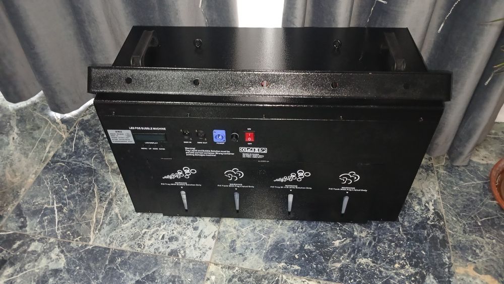 Vand masina de baloane cu fum