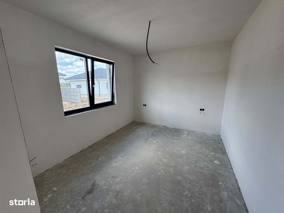 Case noi 3 camere + living , 3.7 ari teren , intrare Odoreu