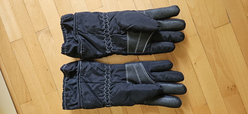 Скиорски ръкавици за около 12 годишно дете