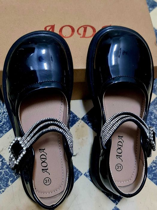 Pantofi fetiță Aoda stare impecabilă,  strasuri , piele ecologică