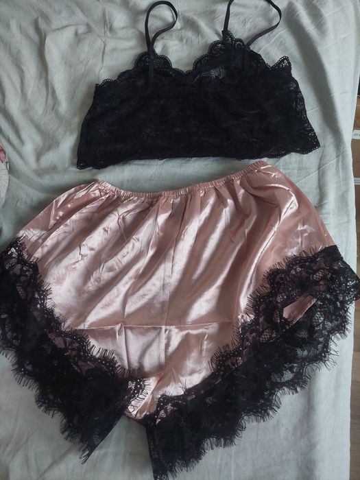 Set lenjerie de corp si halat