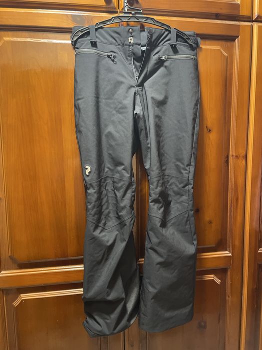 Ски яке- размер 1,60 см.и панталон - размер 1,50 за момиче