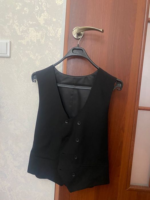 Костюм мужской тройка 48р