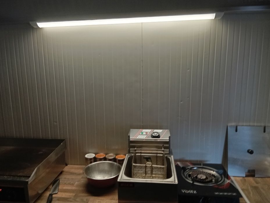 Заведение Фаст фууд за бургери, пици, джобове, грил сандвичи, кесадиа