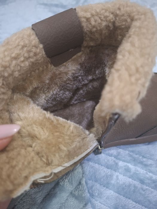 Продам детские сапоги Угги