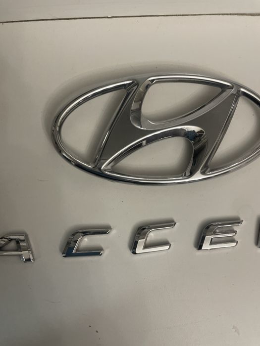 Эмблема значок на Hyundai accent
