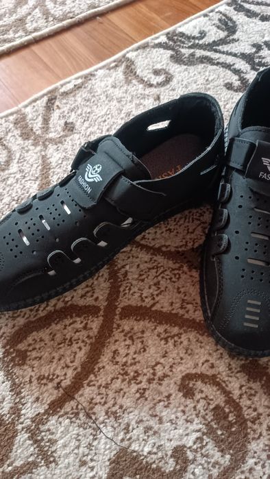 Продам сандалии мужские