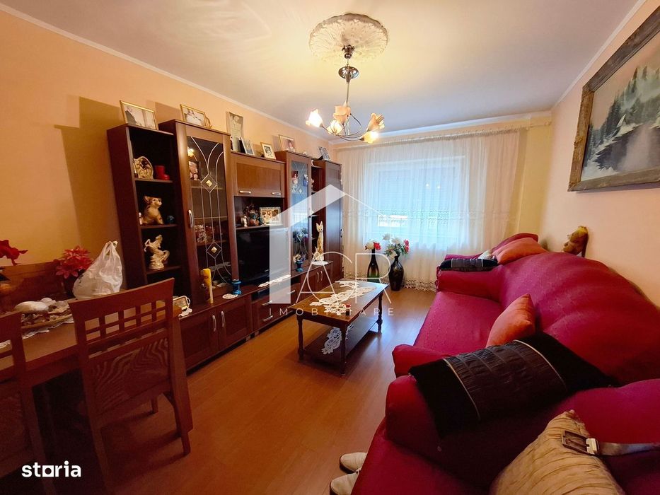 Apartament cu 3 camere, decomandat, zona Mihai Bravu