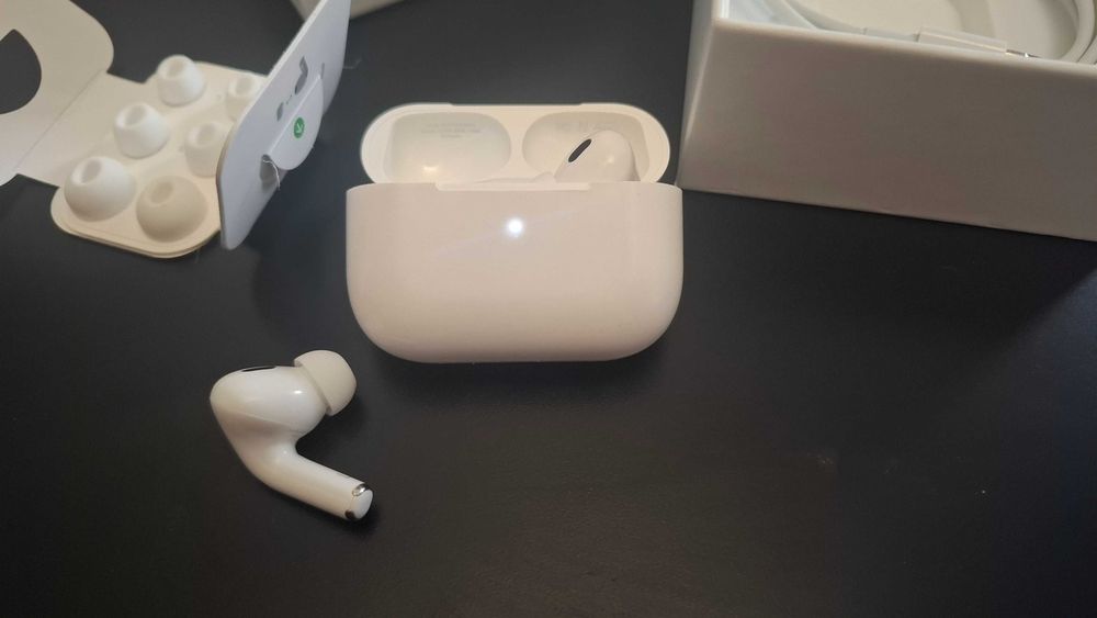 Apple AirPods Pro 2 - нови