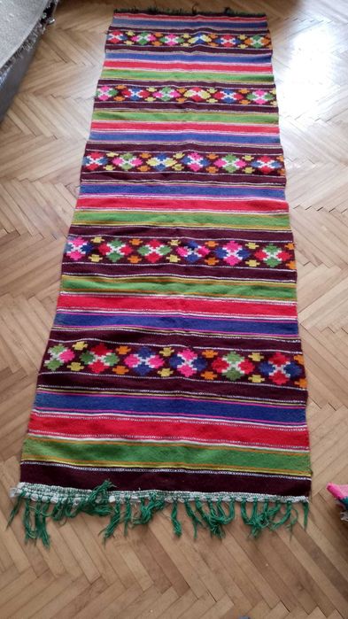 Vand 2 covoare traditionale autentice din lana, tesute manual la razboi, provenite din familie (mostenire de la strabunica). pret 500 lei amandoua