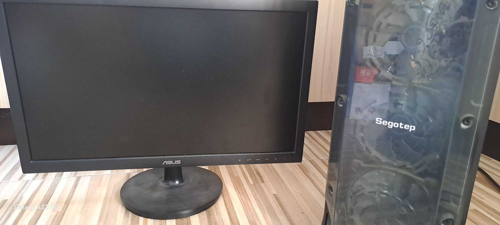 Продавам  компютър  с  монитор