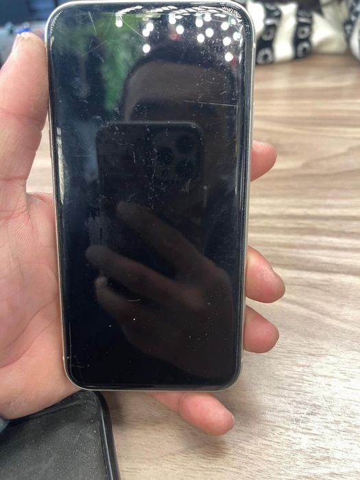 продам Айфон 11 торг