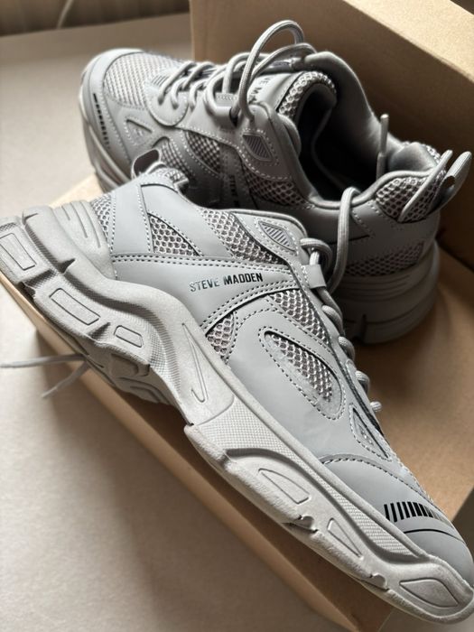 Нови сникърси Steve Madden