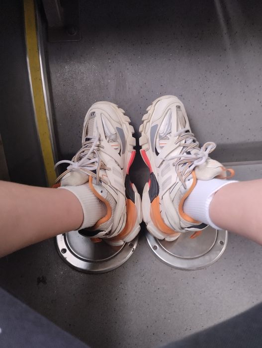 Balenciaga track 1