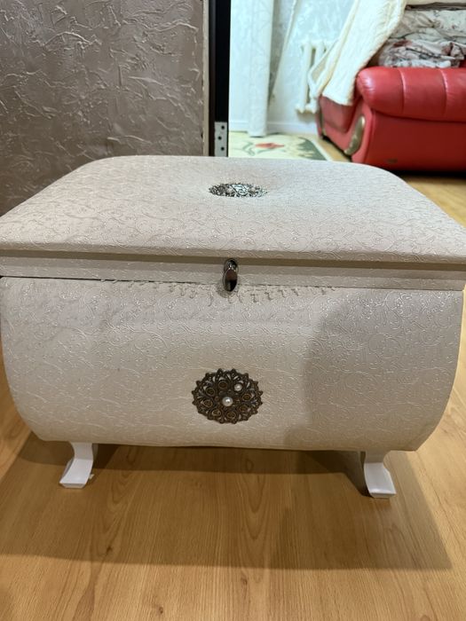 Продам сундук белый