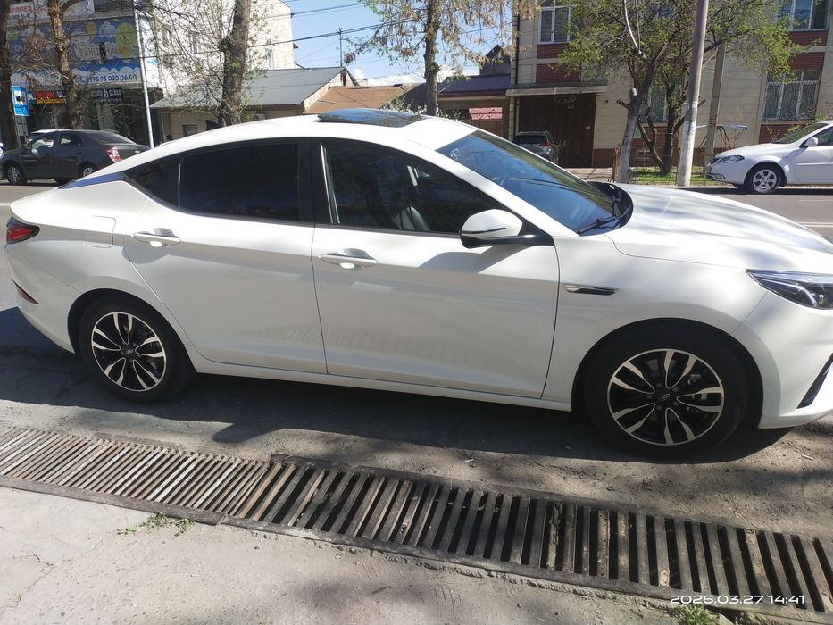 Продается автомобил Jac j7