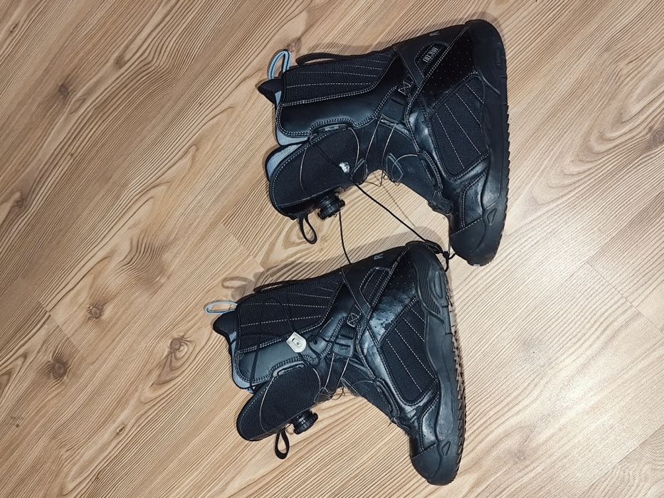 Boots snowboard marca Forum cu sistem de închidere Boa.