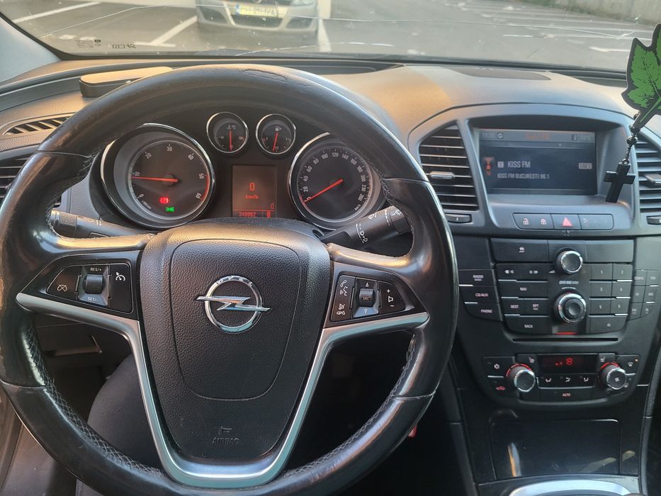 Vând Opel Insignia 2.0 D 2010