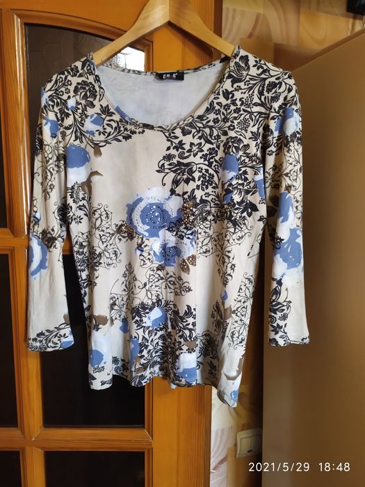 Кофточки женские разные.