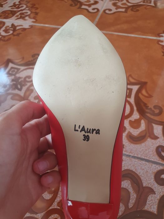 Vând pantofi din piele