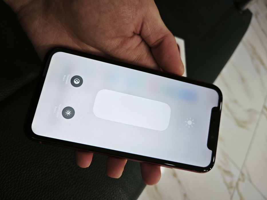 iPhone XR с коробкой, чехлом