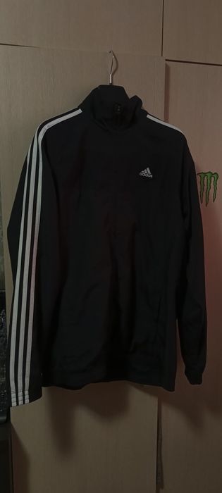 Продавам стари дрехи които не нося