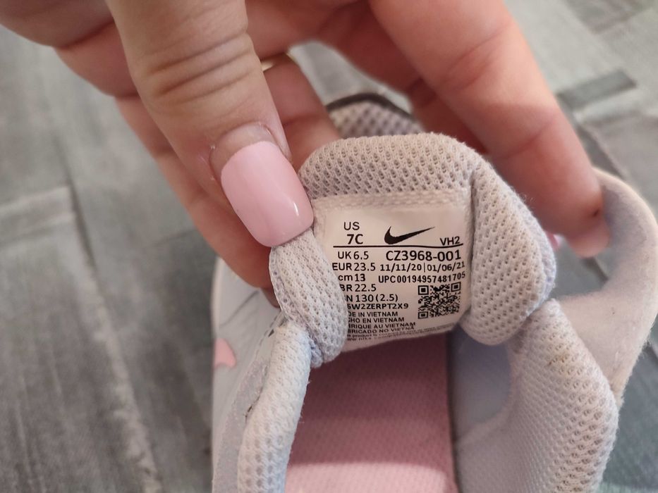 Маратонки Adidas, Nike, HM