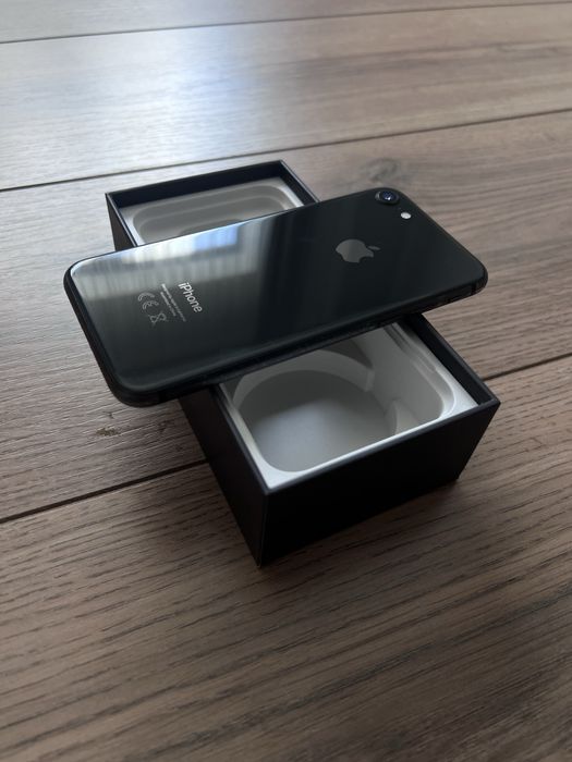 Оригинал IPhone 8