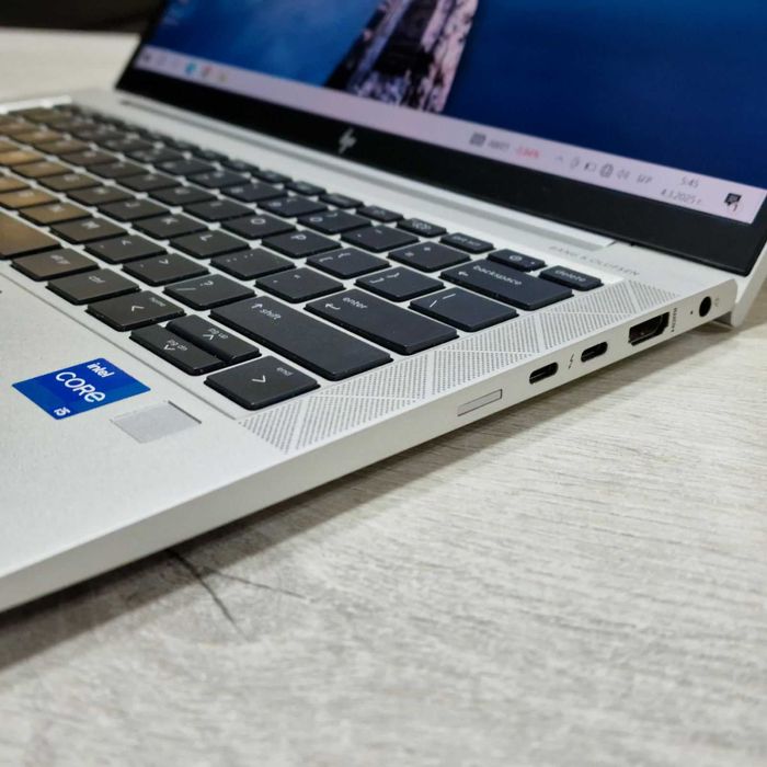 Лаптоп HP EliteBook 830 G8 / i5-1135G7 / 16GB RAM