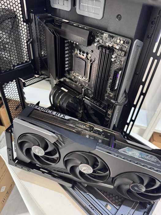 Calculator Lian Li Ryzen 9950x3d,RTX 5090,32GB,4TB,X870e,Tva,Garantie!