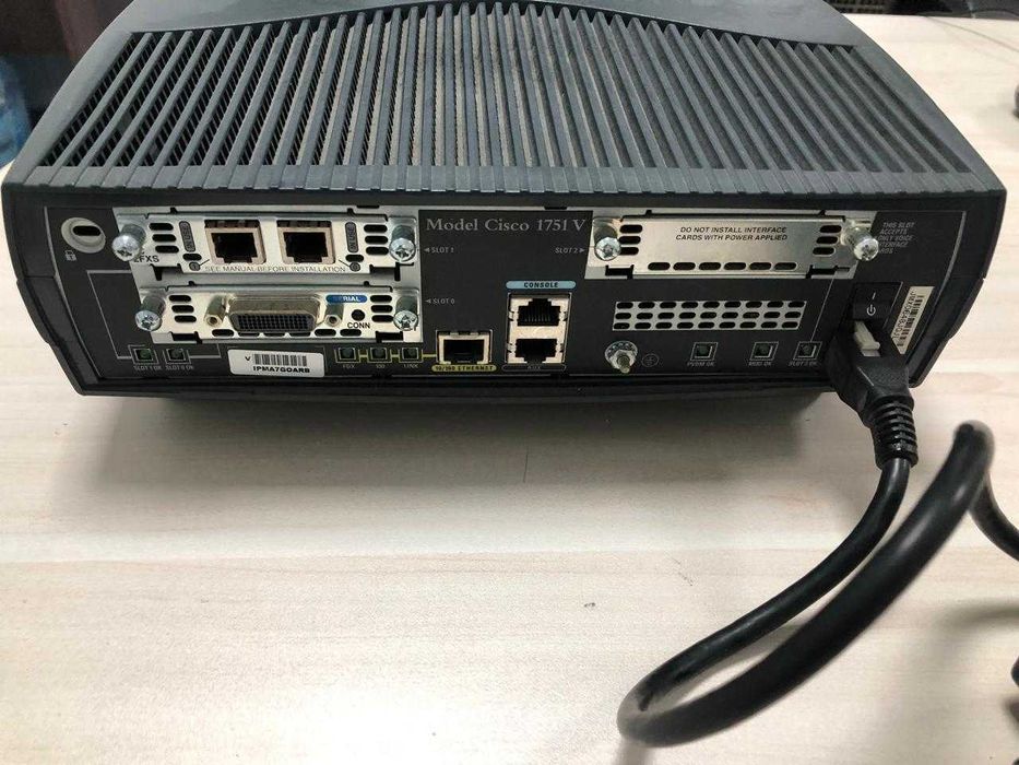 Маршрутизатор Cisco 1751 V