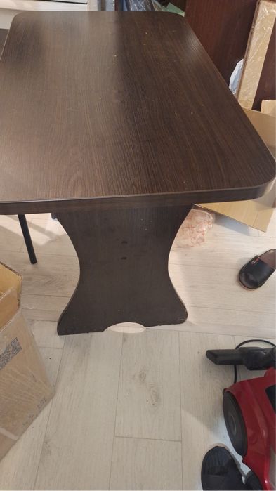 Продам кухонный стол 1,5 м