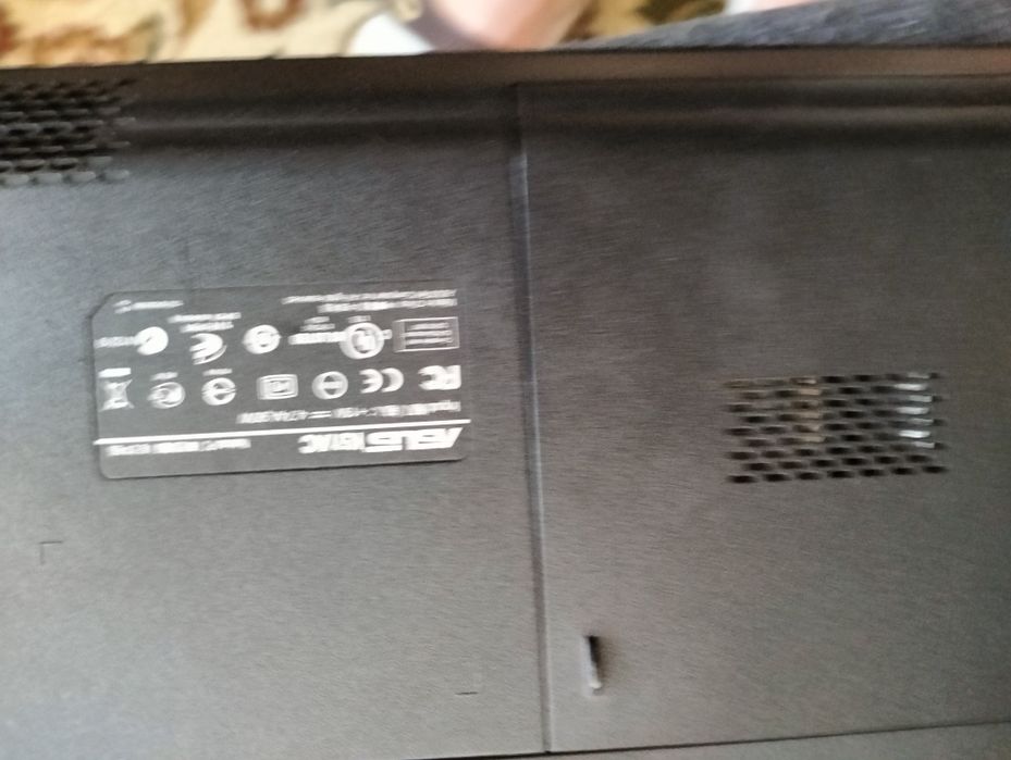 Vând laptopuri pentru dezmembrat