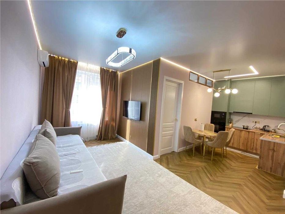 продается 3 комнатная квартира студия