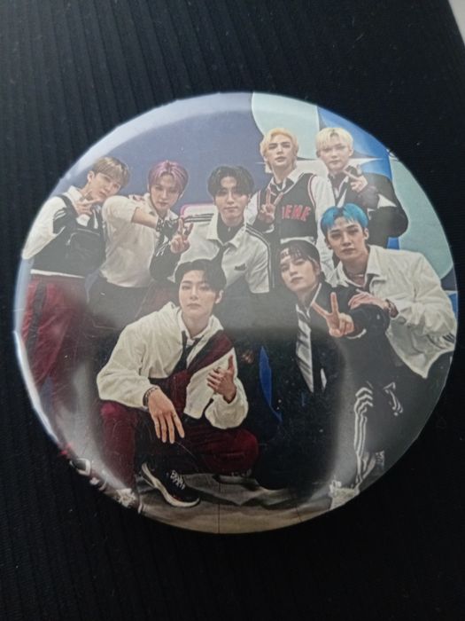 Бирка с командой Stray kids