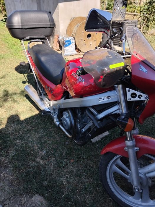 Продавам се Honda NTV 650