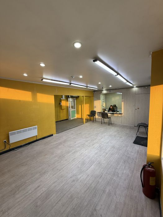 Сдам половину помещения