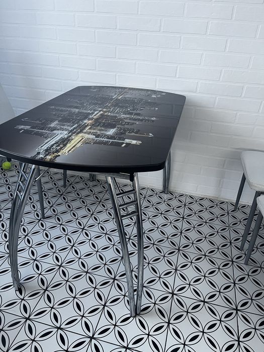 Продам кухонный стол